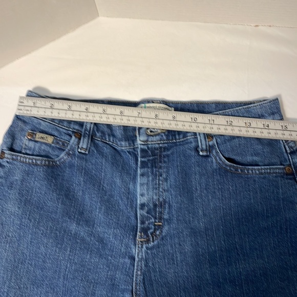 Lee Relaxed Fit Straight Leg High Rise Jeans. 10 short. - Picture 8 of 11